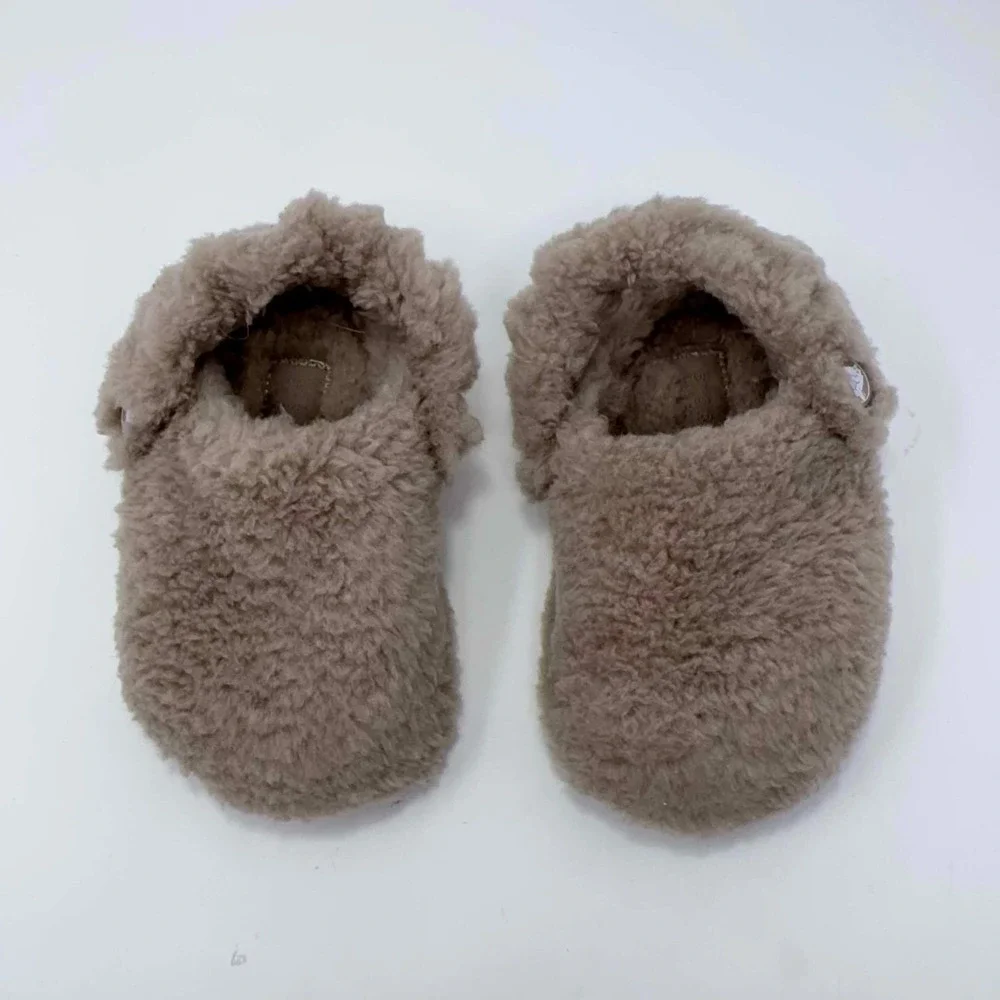 Crocs Cozy Faux Fur Slippers‎ Toddler C9 Beige Plush House Shoes Style 210857
